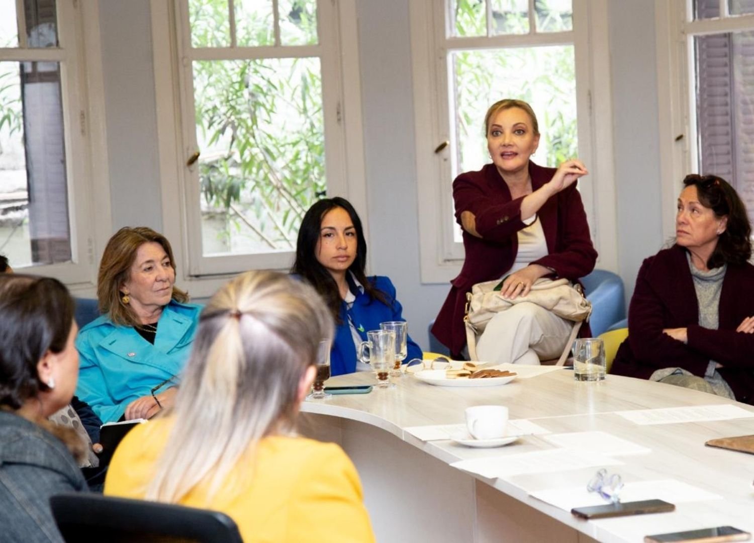Andrea Ojeda impartiendo una inspiradora conferencia sobre liderazgo estratégico